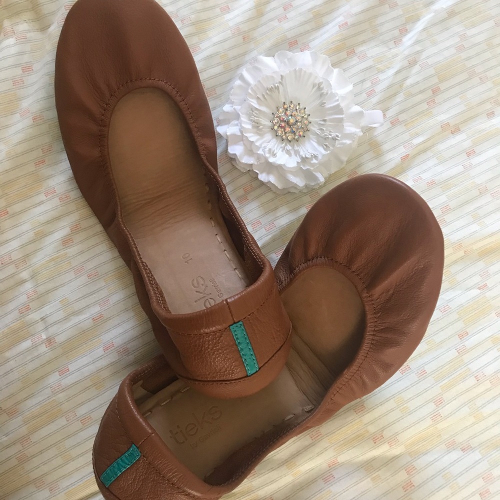 Chestnut Tieks!! Size 10